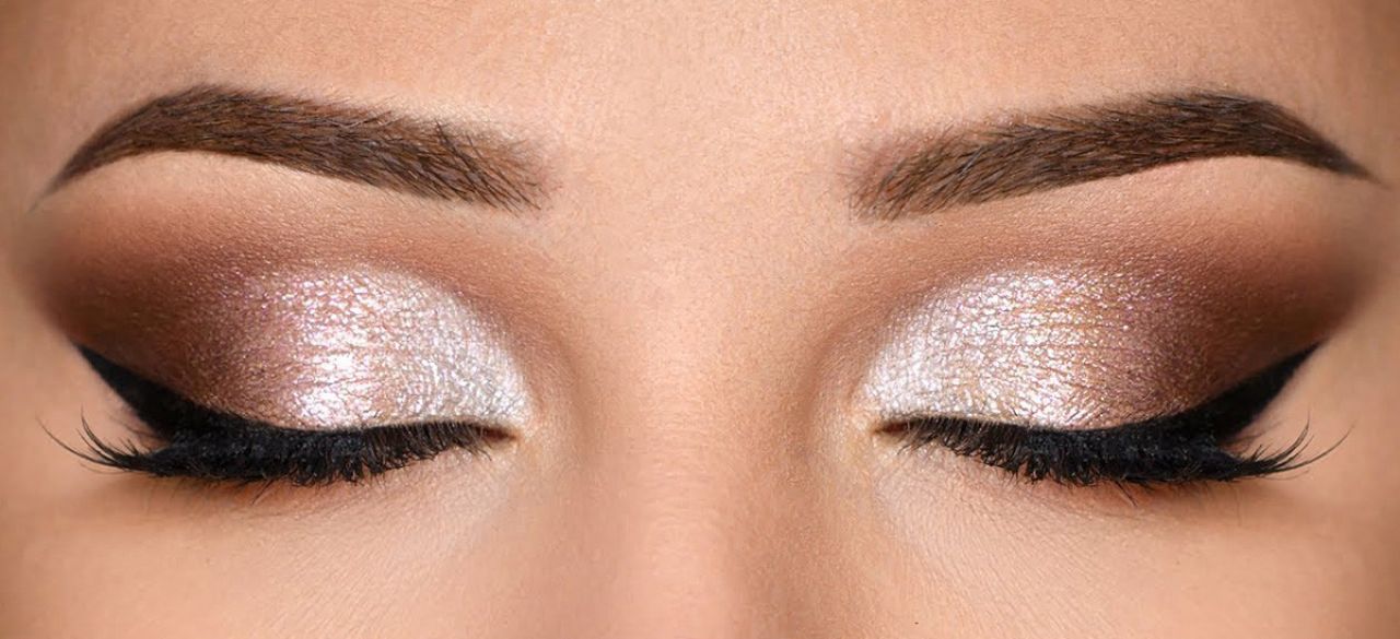 Ghid rapid pentru a realiza un smokey eye clasic